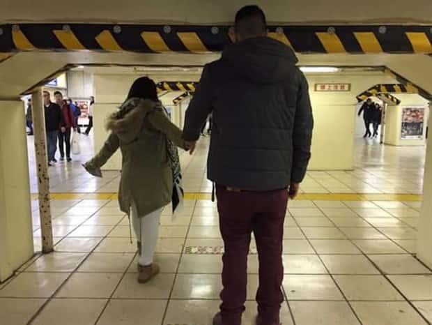 tall people stryggle 11 Tall People and the Awkward Realities (27 photos)