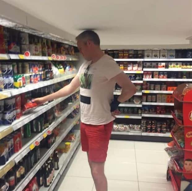 tall people stryggle 13 Tall People and the Awkward Realities (27 photos)