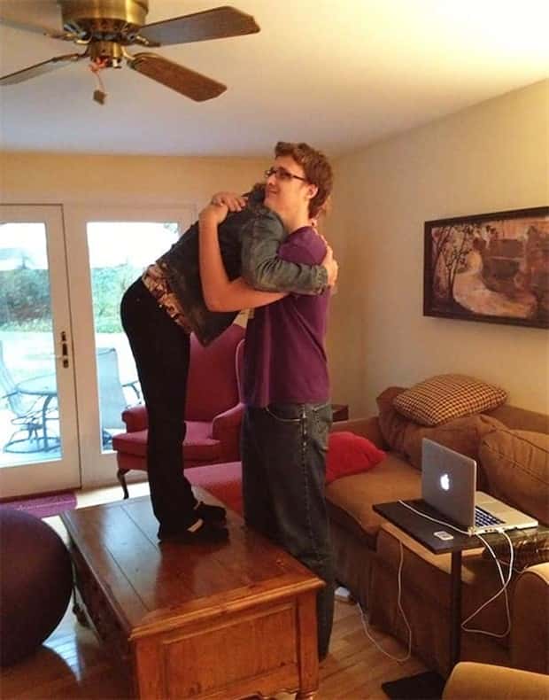 tall people stryggle 17 Tall People and the Awkward Realities (27 photos)