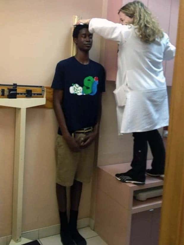 tall people stryggle 24 Tall People and the Awkward Realities (27 photos)