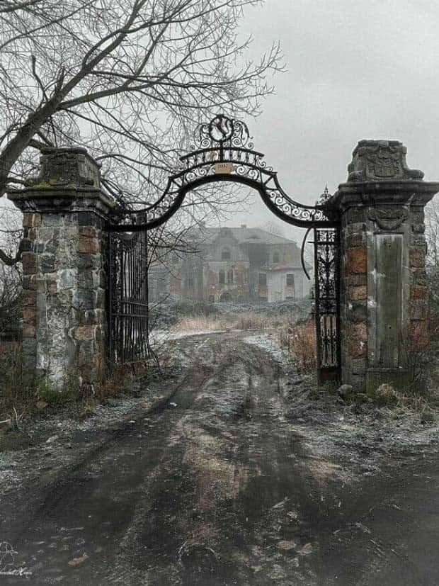 The Beauty of Abandoned Places #25 (26 photos)