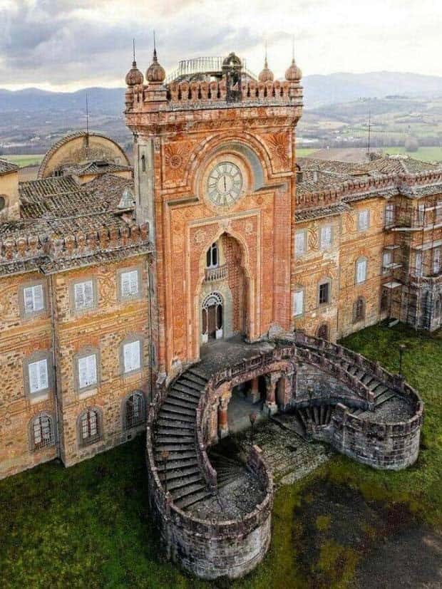 The Beauty of Abandoned Places #25 (26 photos)