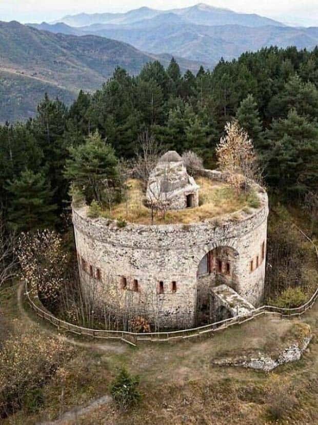 The Beauty of Abandoned Places #25 (26 photos)