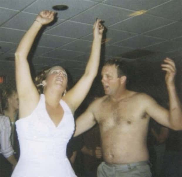 30 Lovebirds Who Went Overboard (30 photos)