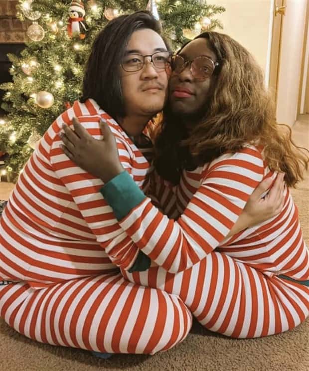 30 Lovebirds Who Went Overboard (30 photos)