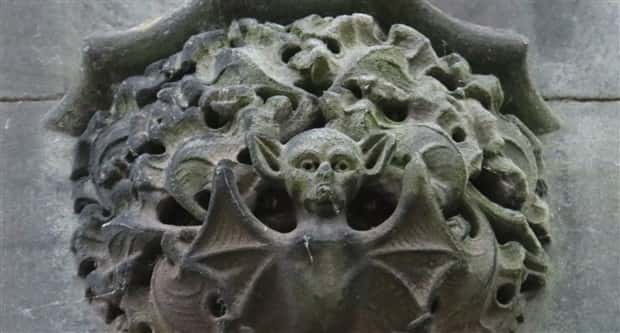 gargoyle gothic sculptures 4 Grotesque Sculptures on Gothic Style Buildings (36 photos)
