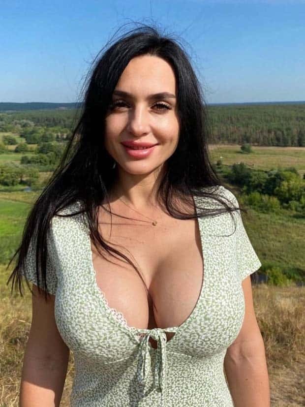 girls with big tits 13 Hot Busty Girls #64 (23 photos)