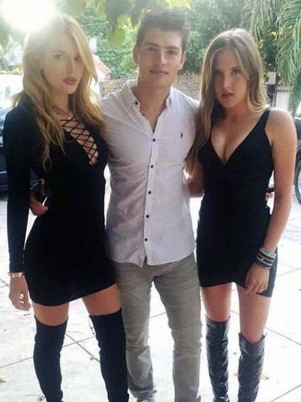 hover hands 21 Awkward Hover Hand Situations (30 photos)