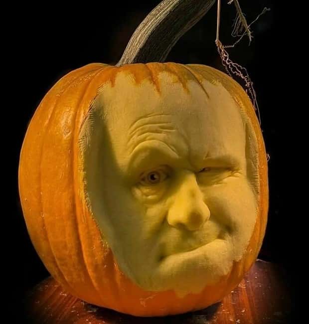 impressive pumpkin carvings 23 Impressive Pumpkin Carvings for Halloween Fun (33 photos)
