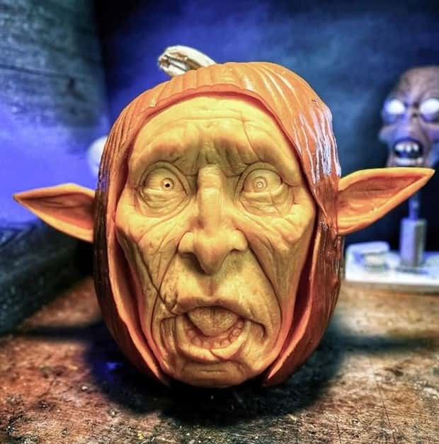 impressive pumpkin carvings 41 Impressive Pumpkin Carvings for Halloween Fun (33 photos)