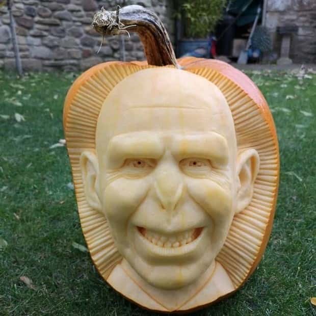 impressive pumpkin carvings 44 Impressive Pumpkin Carvings for Halloween Fun (33 photos)
