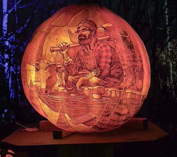 impressive pumpkin carvings 45 Impressive Pumpkin Carvings for Halloween Fun (33 photos)