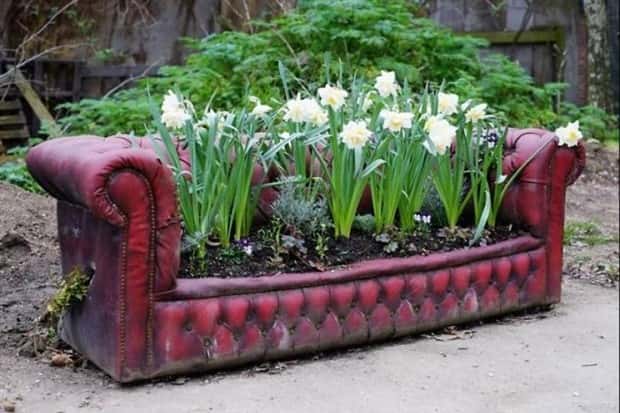 old furniture transformation 10 Old Furniture Revamp Ideas (25 photos)