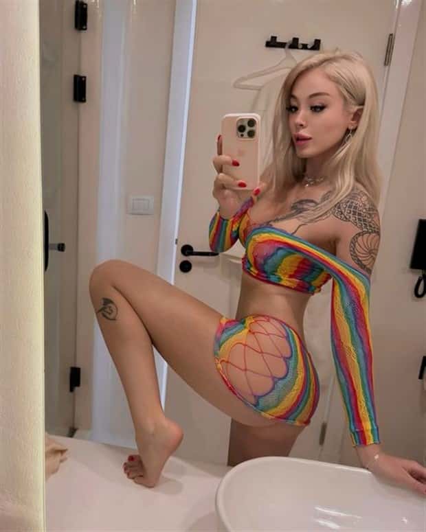 sexy tattooed girls 3 Hot Tattooed Girls #21 (22 photos)