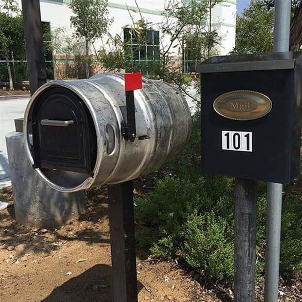 25 Mailboxes Sure to Amuse Mailmen (25 photos)