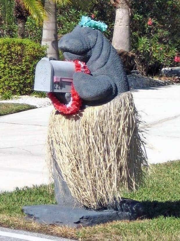 25 Mailboxes Sure to Amuse Mailmen (25 photos)