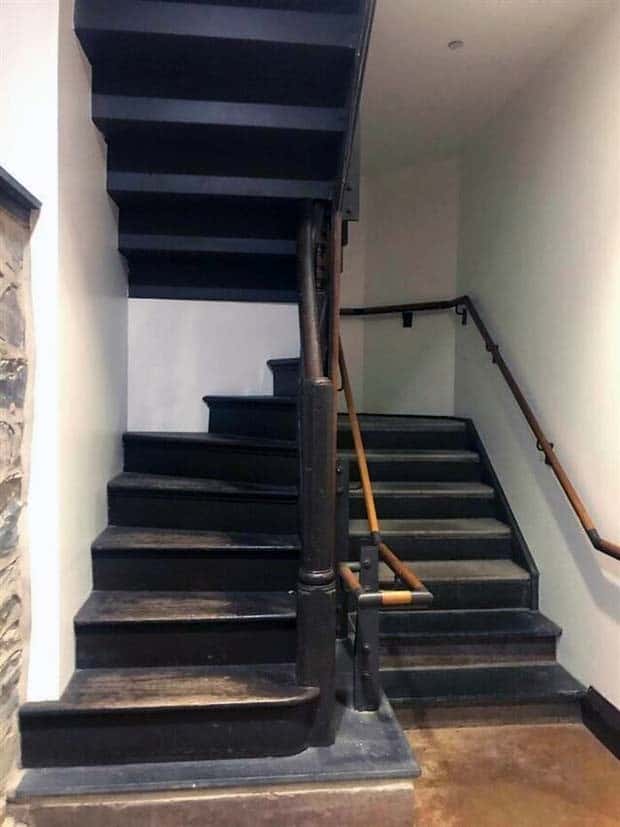 Risky Stairs to Skip (28 photos)