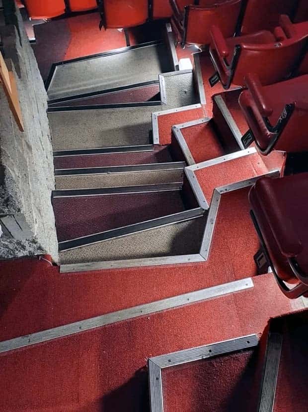 Risky Stairs to Skip (28 photos)