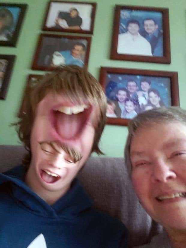 Unsettling Yet Hilarious Face Swaps (46 photos)
