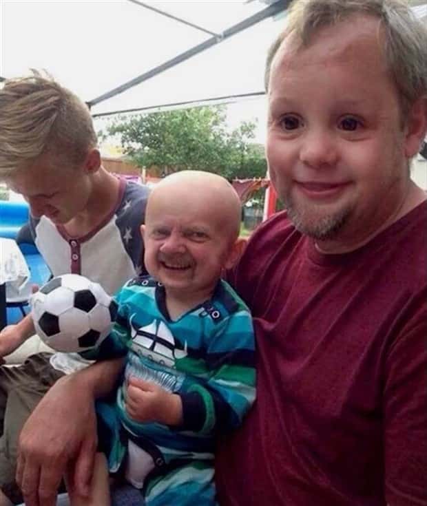 Unsettling Yet Hilarious Face Swaps (46 photos)