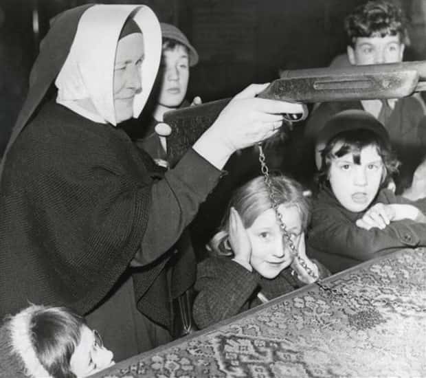 funny pious people 42 Pious People in Not So Pious Moments (42 photos)