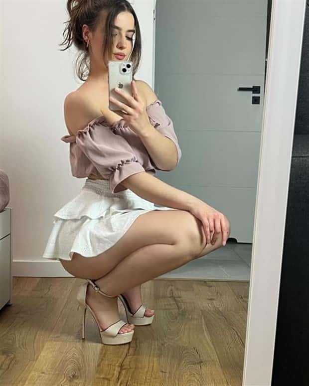 selfie girls 21 Hot Girls Taking a Selfie #3 (25 photos)