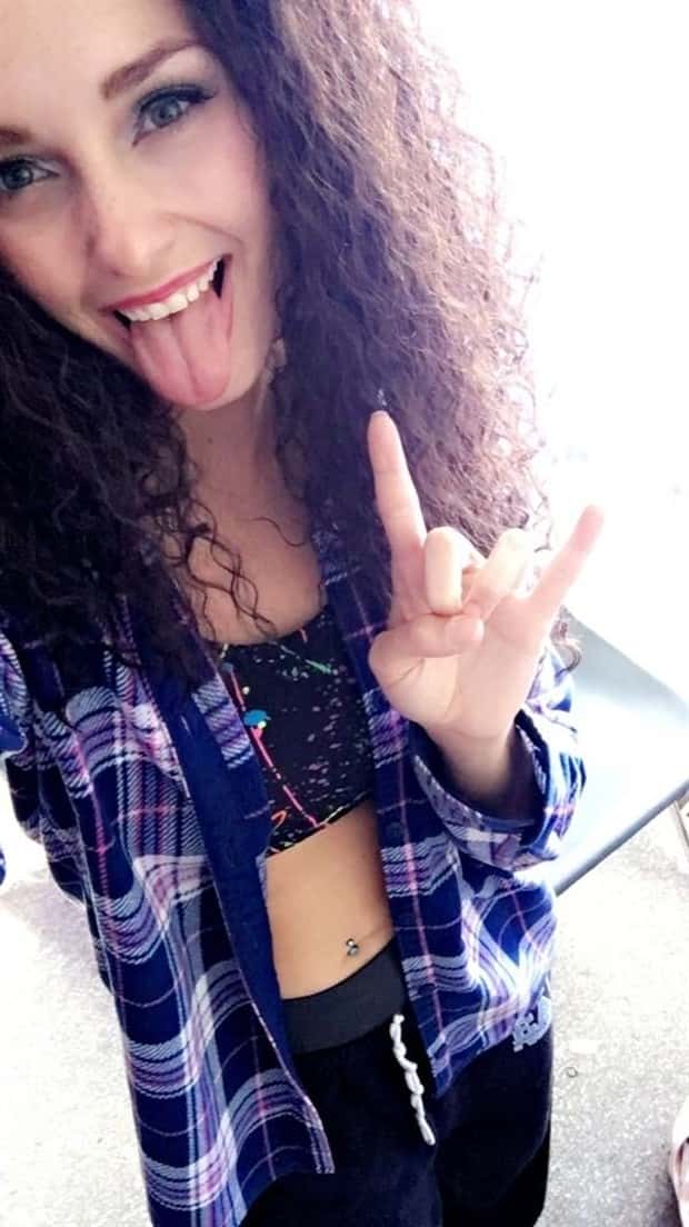 Hot Girls with Disarming Smile #5 (22 photos)