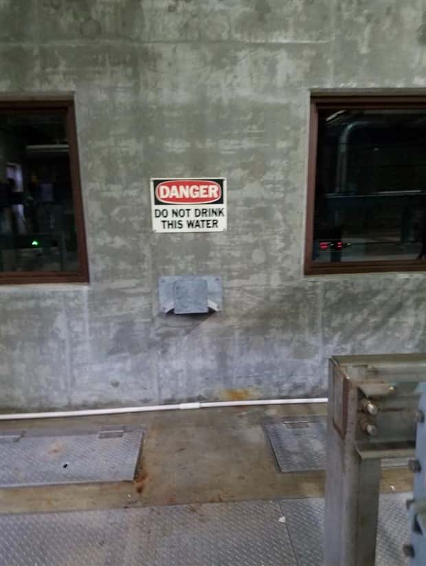 Brutally Honest Signs About Danger (31 photos)