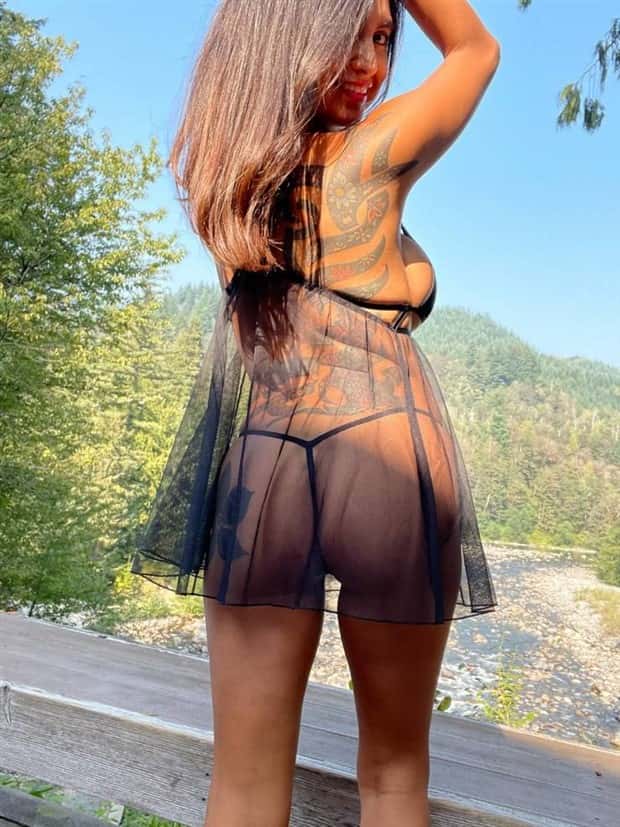 Hot Girls in Seductive Mesh Outfits #8 (26 photos)