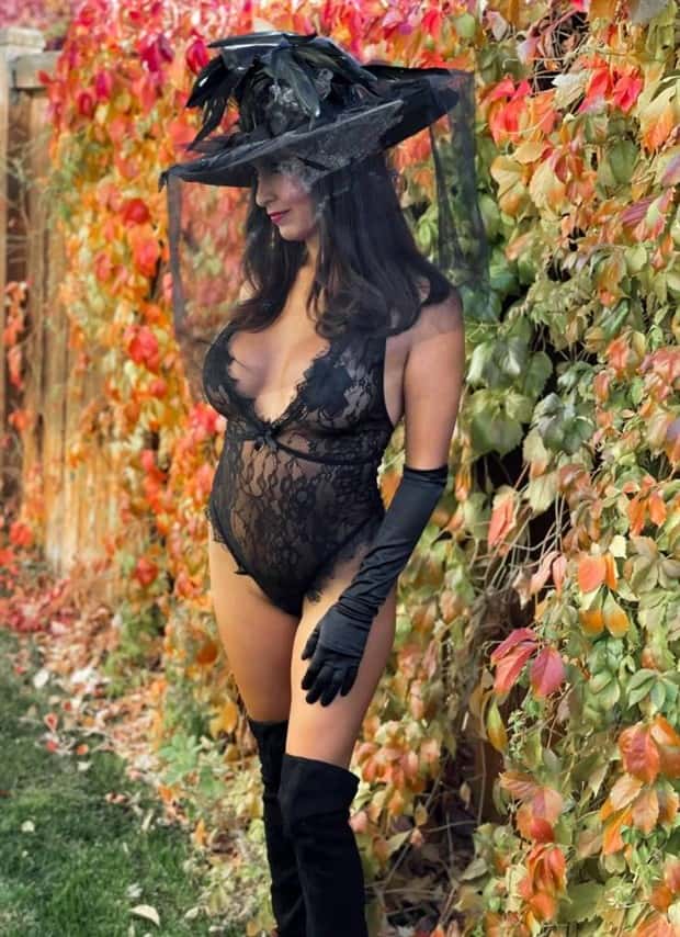 Hot Girls in Seductive Mesh Outfits #8 (26 photos)