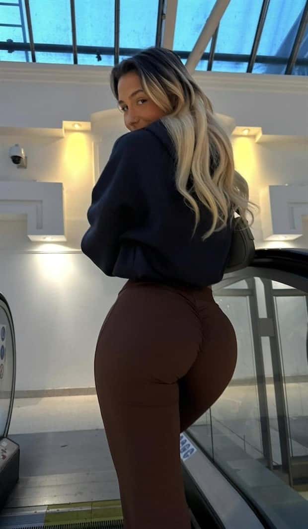 Hot Girls in Yoga Pants #58 (27 photos)