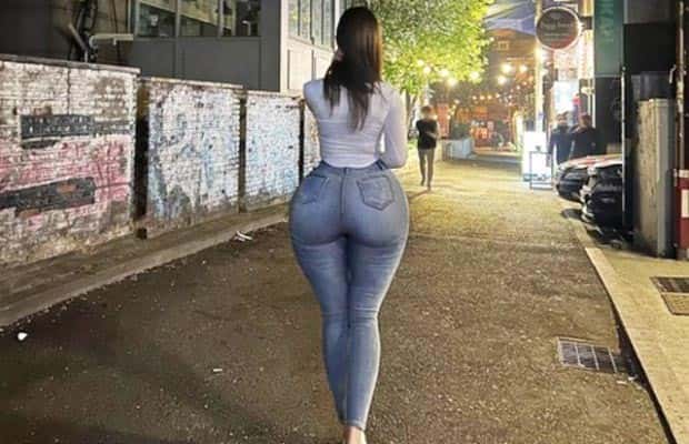 Grotesque Giant Butts of Instagram (20 photos)