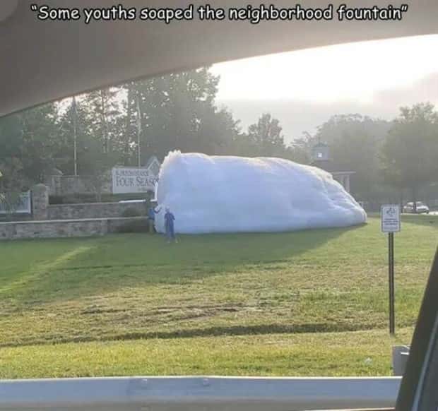 Interesting Pictures with Captions #135 (22 photos)