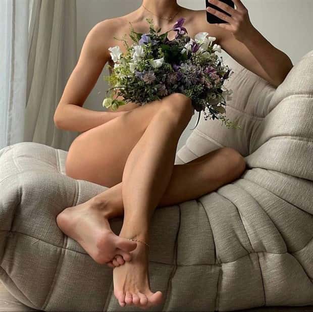 Hot Barefoot Girls #12 (23 photos)