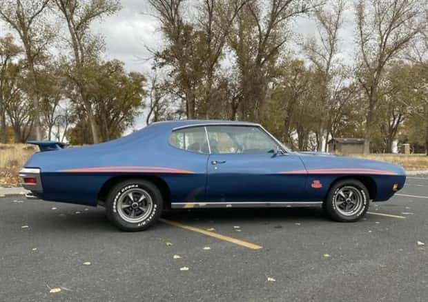 Classic Muscle Cars That Thrill (37 photos)