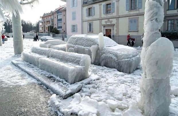 Things Trapped Beneath Thick Ice (40 photos)