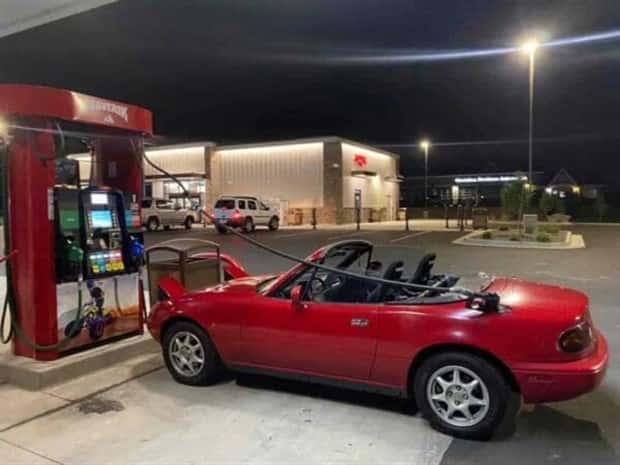 funny mazda miata 29 Funny Mazda Miata Moments (32 photos)