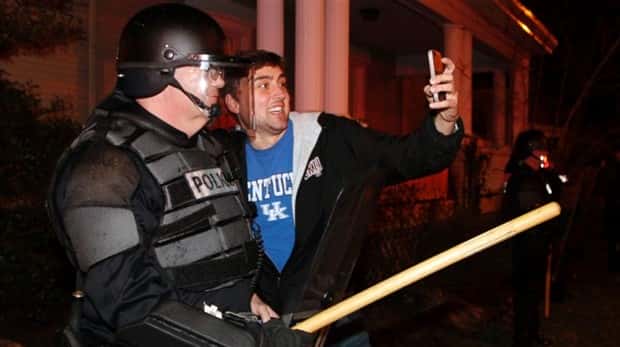 Stupid People and Their Risky Selfies (34 photos)