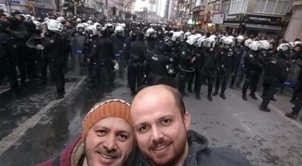 Stupid People and Their Risky Selfies (34 photos)