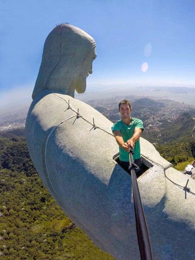 Stupid People and Their Risky Selfies (34 photos)