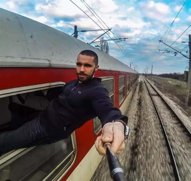 Stupid People and Their Risky Selfies (34 photos)