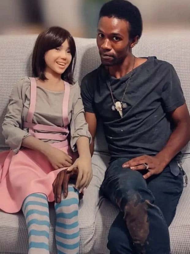 Lonely Guys with Their Silicone Girlfriends (25 photos)