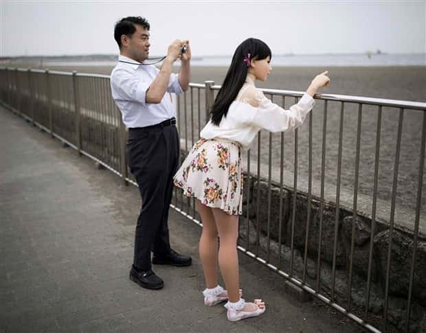 Lonely Guys with Their Silicone Girlfriends (25 photos)