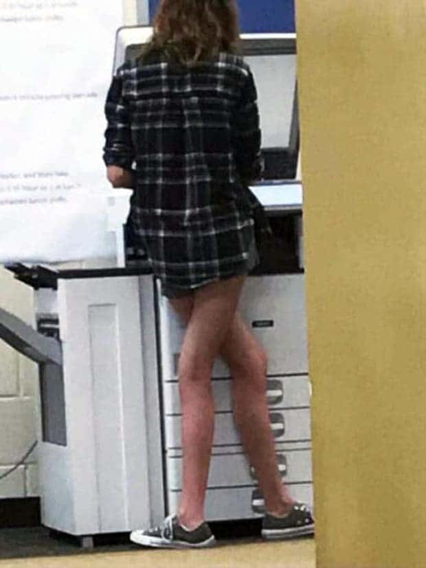 Strange Standing Poses That’ll Crack You Up (37 photos)