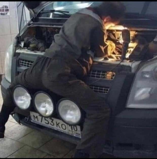 Strange Standing Poses That’ll Crack You Up (37 photos)