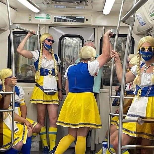 strange subway moments 12 Strange Yet Fascinating Subway Moments (25 photos)