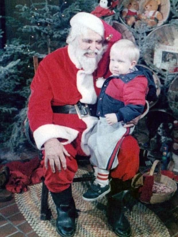 Unsettling Santas from the Past (23 photos)
