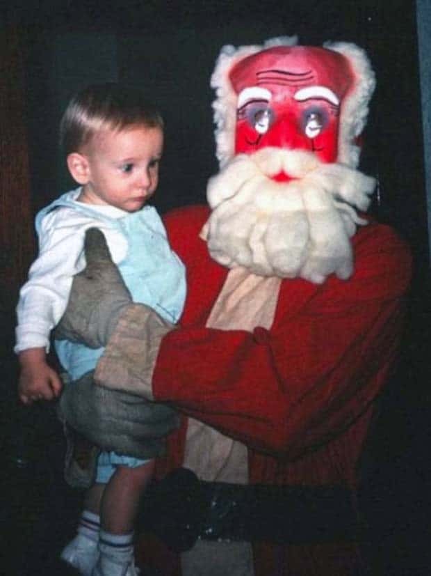 Unsettling Santas from the Past (23 photos)
