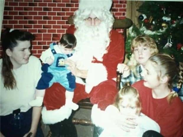 Unsettling Santas from the Past (23 photos)