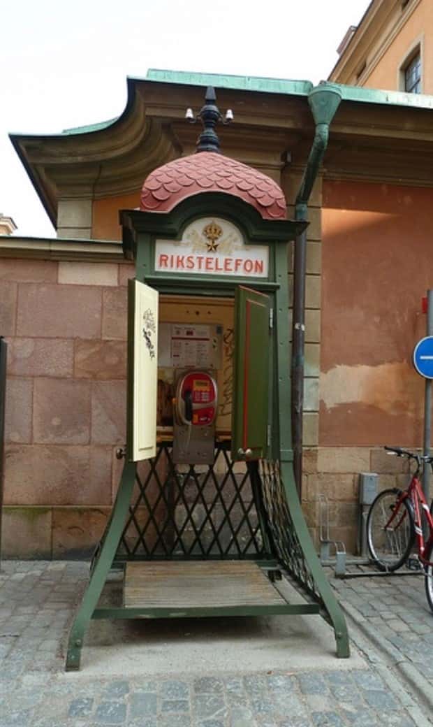 Unique and Abstract Payphone Designs (42 photos)